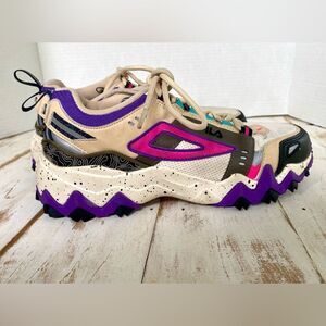 FILA Oakmont TR sneakers hiking running retro style sz 7.5 womens EUC streetwear